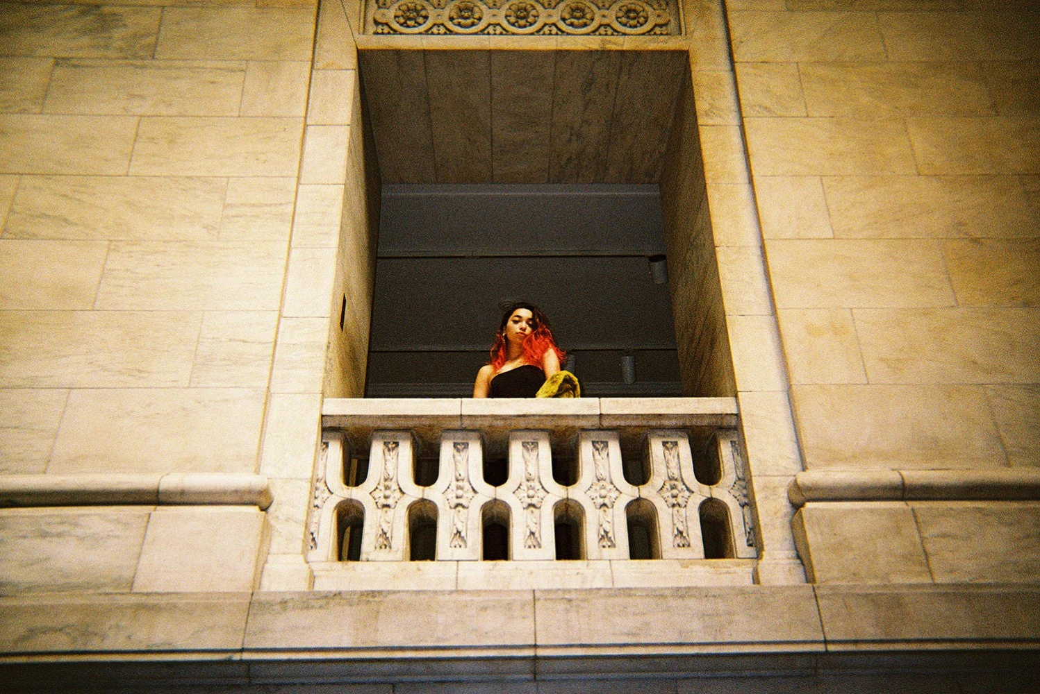 35mm Film Camera - Lomo Simple Use Color (with Film) 5 35mm Film Camera - Lomo Simple Use Color (with Film) - Image 3