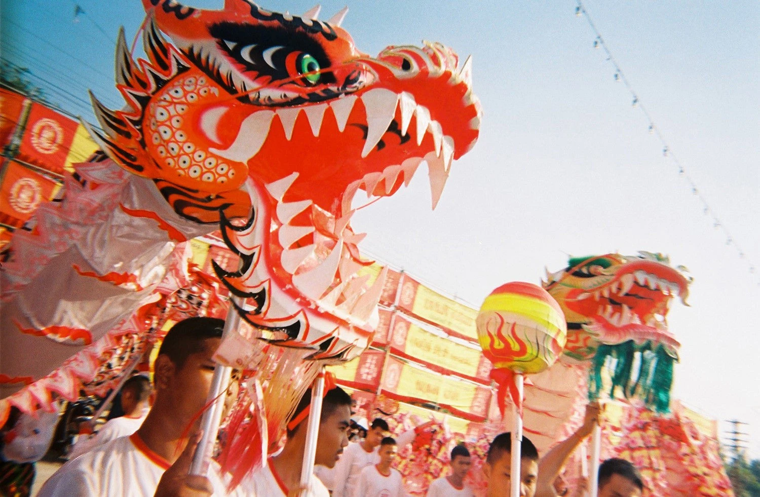 35mm Film Camera - Lomo Simple Use Color (with Film) 7 35mm Film Camera - Lomo Simple Use Color (with Film) - Image 5