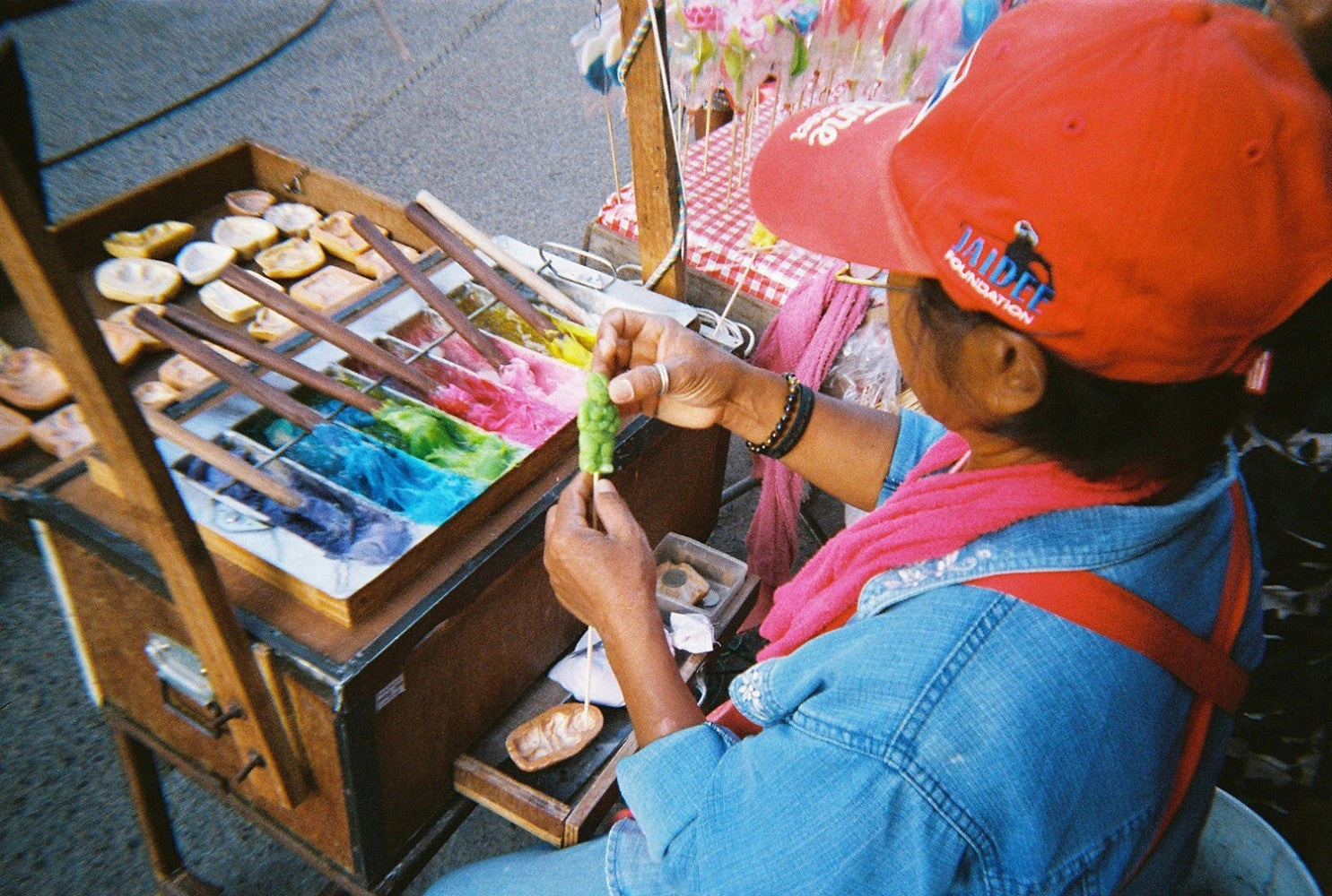 35mm Film Camera - Lomo Simple Use Color (with Film) 8 35mm Film Camera - Lomo Simple Use Color (with Film) - Image 6