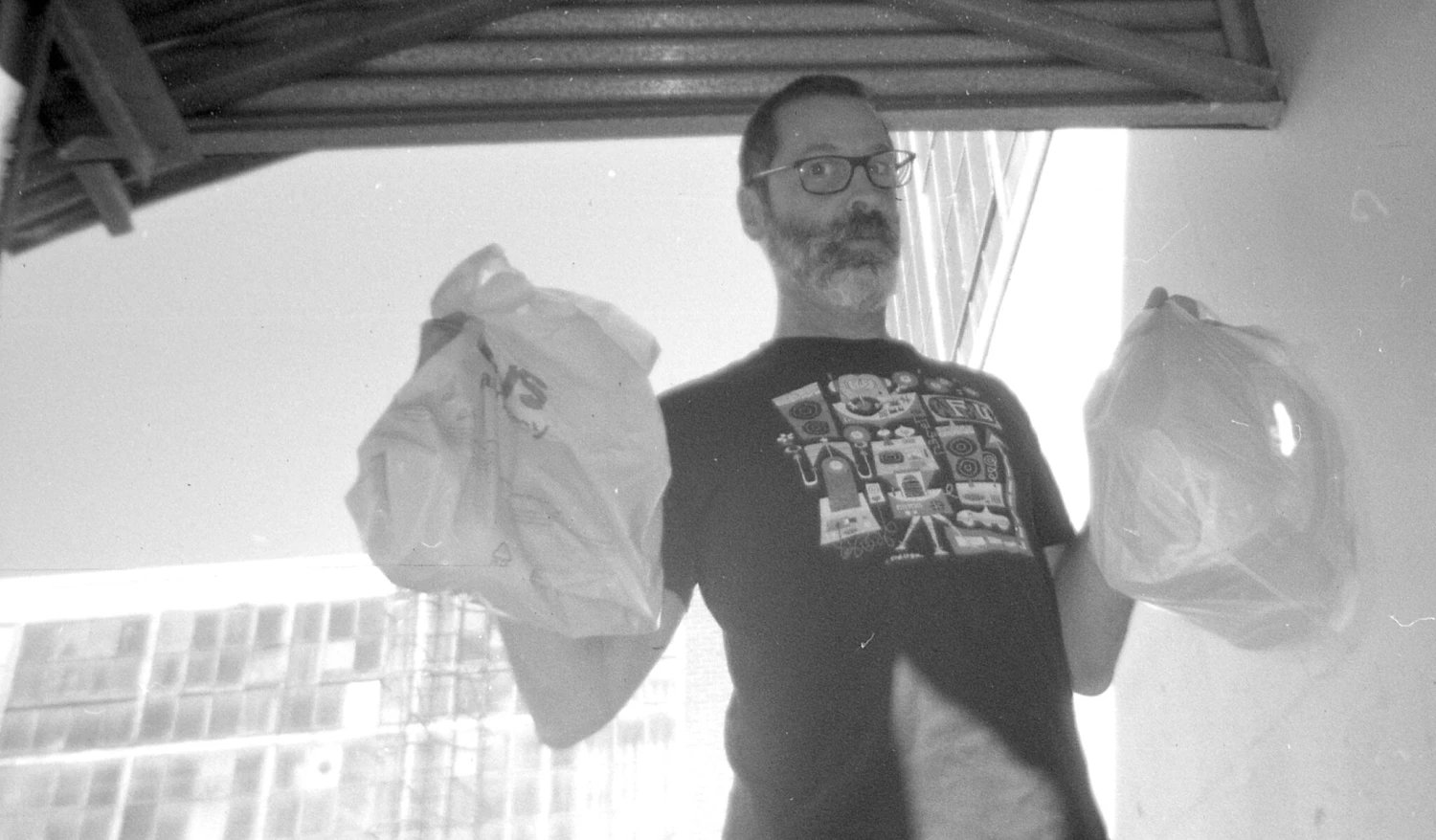 35mm Film Camera - Kodak M35 Reusable With Flash Camera (Red) 5 35mm Film Camera - Kodak M35 Reusable With Flash Camera (Red) - Image 3