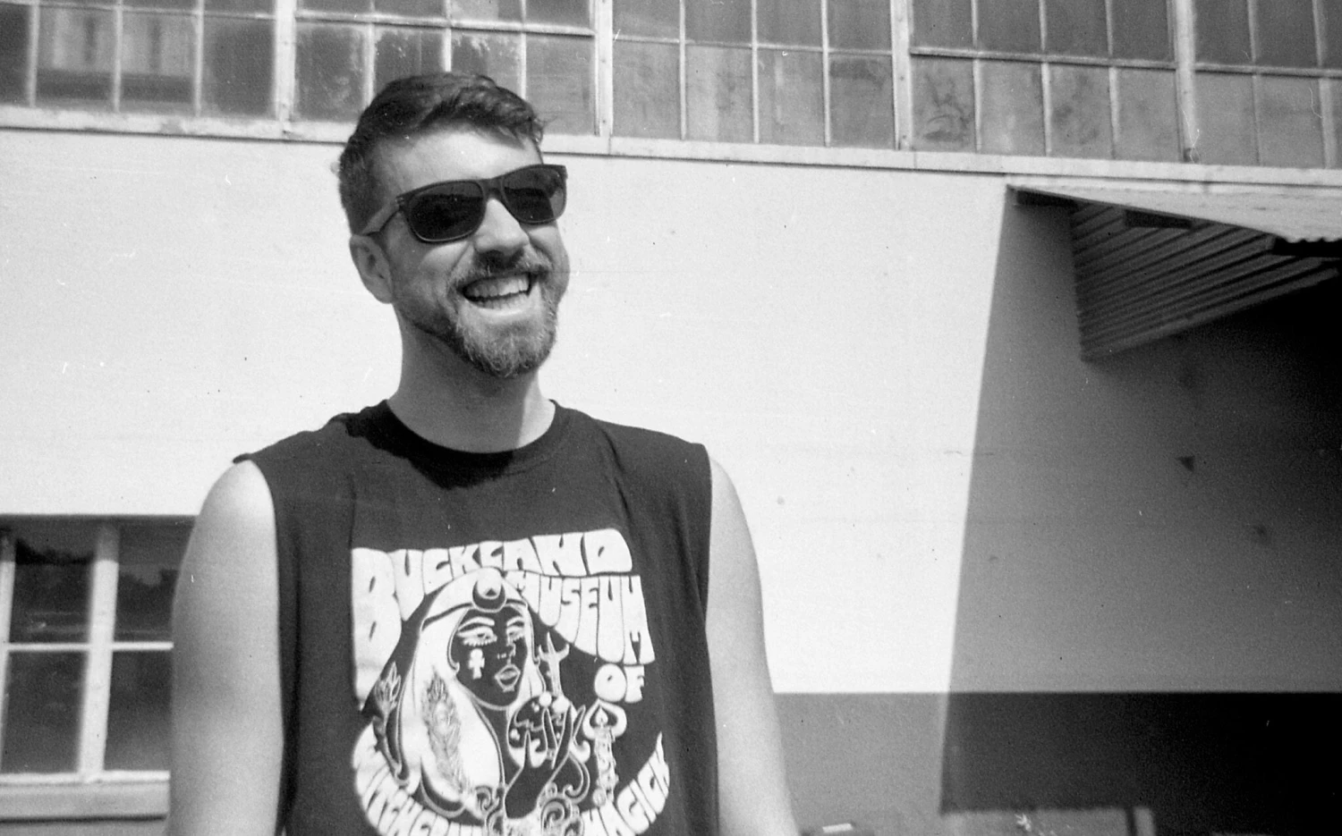 35mm Film Camera - Kodak M35 Reusable With Flash Camera (Red) 4 35mm Film Camera - Kodak M35 Reusable With Flash Camera (Red) - Image 2