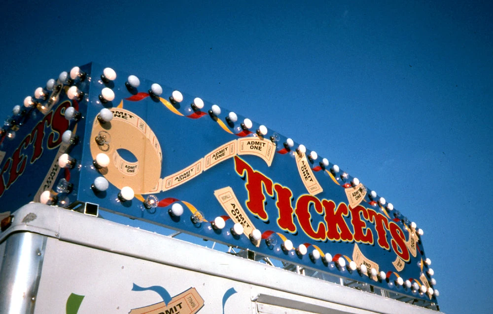 35mm Film Camera - RETO Ultra Wide & Slim Camera (Charcoal) 11 35mm Film Camera - RETO Ultra Wide & Slim Camera (Charcoal) - Image 9