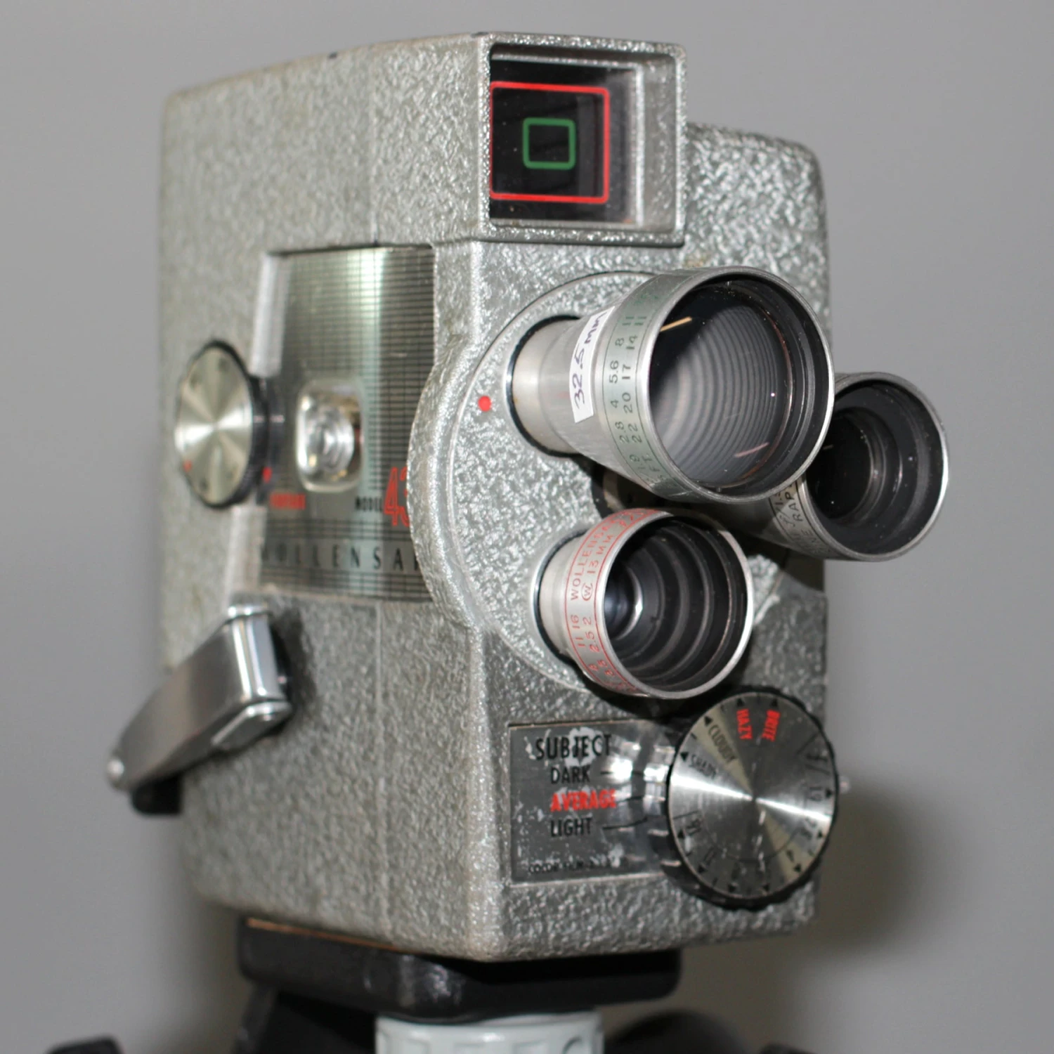 Regular 8mm Movie Camera - Wollensak 8 Model 43 - F1.9 (Vintage - Grey) 3 Regular 8mm Movie Camera - Wollensak 8 Model 43 - F1.9 (Vintage - Grey)